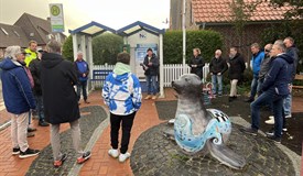 Präsident Kruse bedankt sich in seiner Rede am Obben-Visser Platz