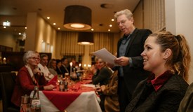 Präsident Kruse bedankte sich bei Clubmeisterinnen Alina Kleemann (Vordergrund) und Antje Boekhoff (zugleich Fotografin)